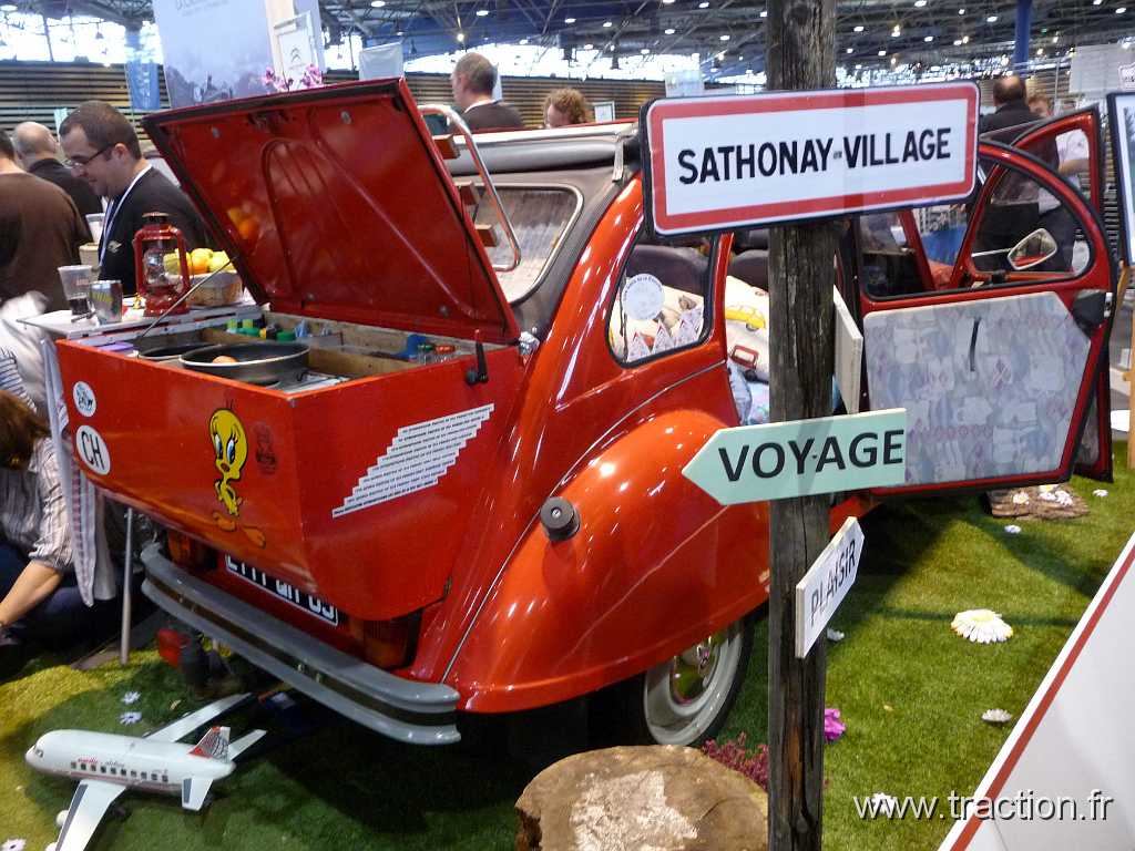 2011_epoquauto (178).jpg - 05/11/2011 - 69000 LYON - EPOQU'AUTO - 33ème Salon International Autos & Motos Anciennes - Les amis de la Deuche